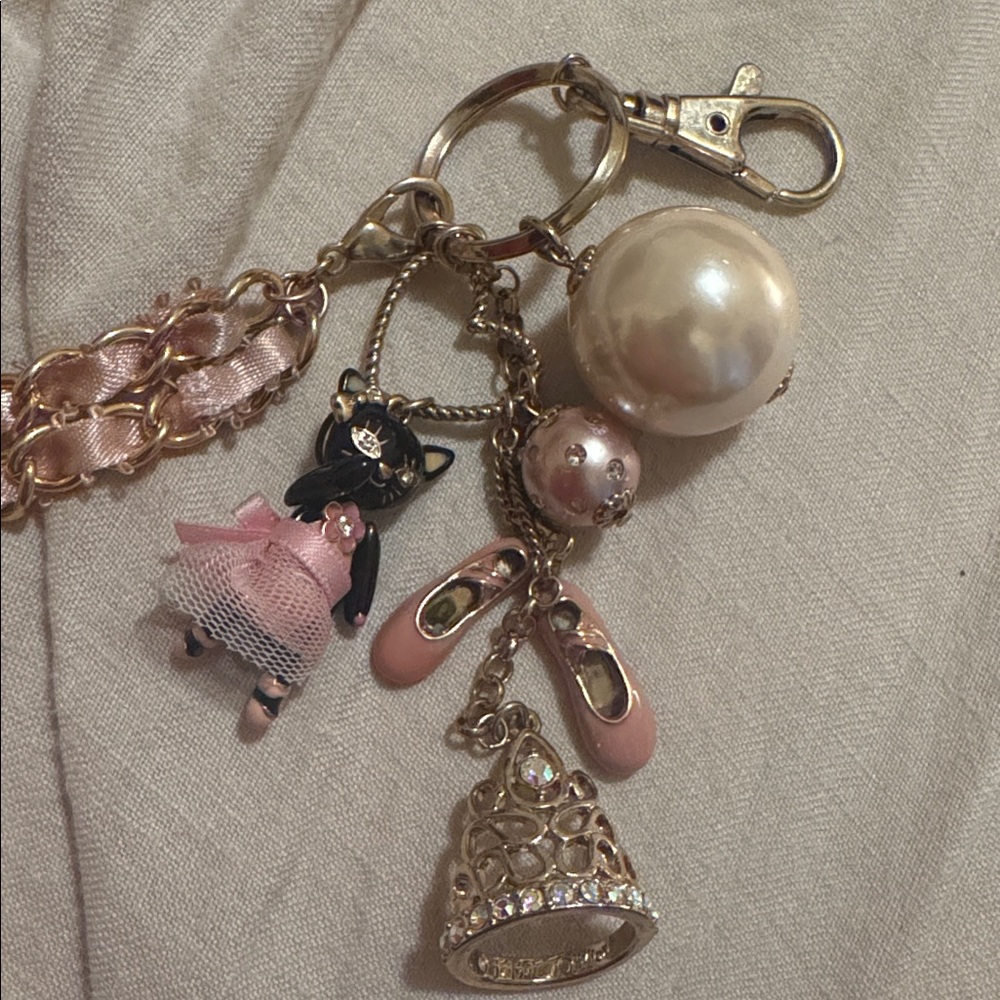 Betsey Johnson cat ballerina keychain